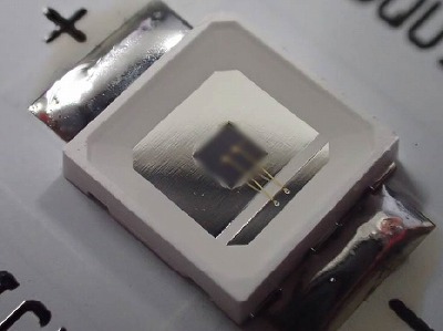 ODTechのPKG斜め（1300nm）_ぼかしあり 400-300.jpg